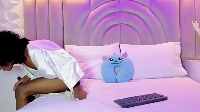 Snapshot of rebeca_brown_ chatting on December 2025 11:47:01 AM rebeca brown online show from December 2025 11:47:01 AM