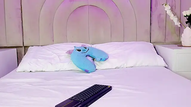 rebeca brown  online show from December 2025 11:45:01 AM