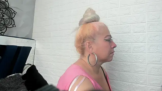 pamela velazco online show from November 2025 01:37:02 PM