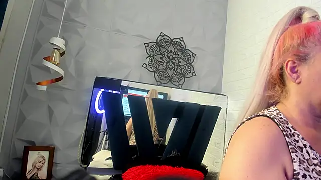 pamela velazco online show from November 2025 01:04:01 PM