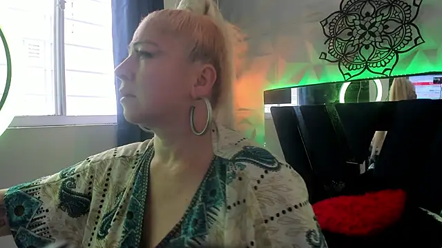 pamela velazco online show from November 2025 01:26:01 PM