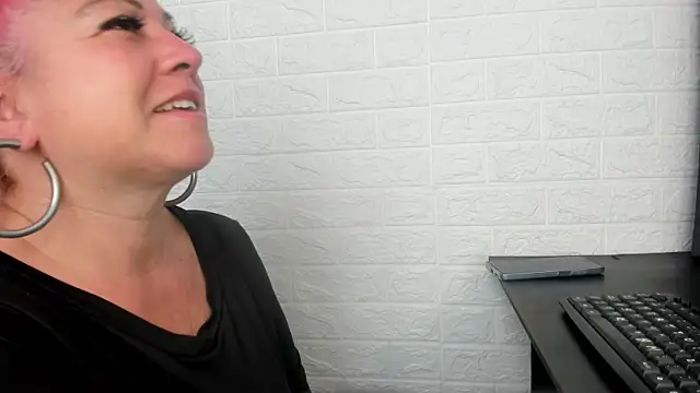 pamela velazco online show from October 2025 12:59:01 PM