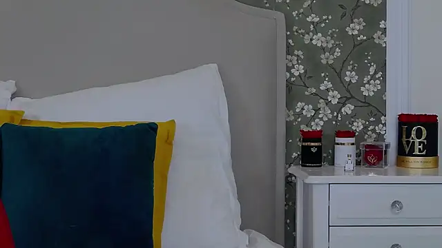 TesaQuinn online show from November 2025 06:58:01 PM