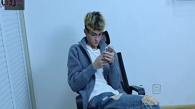 Snapshot of sexyboy-lele chatting on October 2025 12:02:02 PM sexyboy-lele online show from October 2025 12:02:02 PM