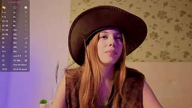 lilliaqueen online show from November 2025 02:11:01 PM