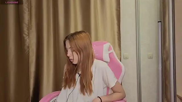 lilliaqueen online show from November 2025 03:44:01 PM