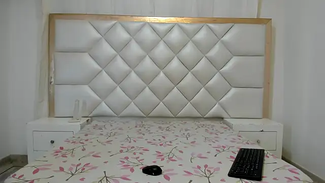 HannaLanee online show from October 2025 11:45:02 AM