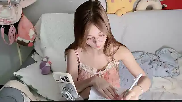 xiaoguaiss online show from October 2025 05:50:01 AM