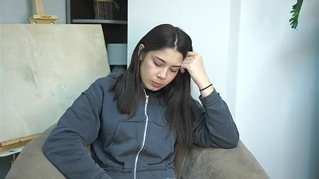 Snapshot of WinnieLodge chatting on October 2025 10:28:01 AM WinnieLodge online show from October 2025 10:28:01 AM