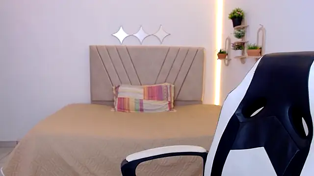 Snapshot of zara_cute chatting on May 2026 12:08:01 PM zara cute online show from May 2026 12:08:01 PM