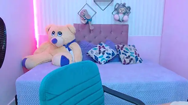 Snapshot of zara_cute chatting on December 2025 12:17:02 PM zara cute online show from December 2025 12:17:02 PM