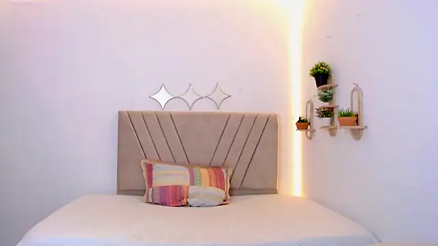 Snapshot of zara_cute chatting on May 2026 12:21:01 PM zara cute online show from May 2026 12:21:01 PM