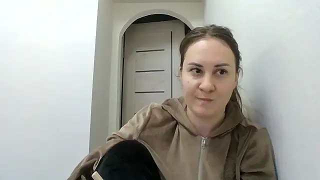 Snapshot of MeadowEyes chatting on April 2026 04:30:01 PM MeadowEyes online show from April 2026 04:30:01 PM