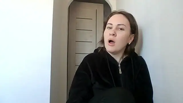 Snapshot of MeadowEyes chatting on April 2026 08:10:01 AM MeadowEyes online show from April 2026 08:10:01 AM
