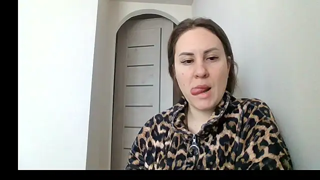 Snapshot of MeadowEyes chatting on February 2026 07:04:01 AM MeadowEyes online show from February 2026 07:04:01 AM