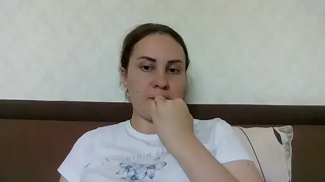 Snapshot of MeadowEyes chatting on June 2026 11:53:01 AM MeadowEyes online show from June 2026 11:53:01 AM