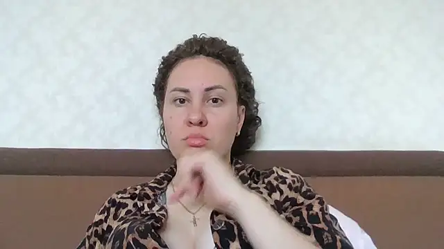 Snapshot of MeadowEyes chatting on May 2026 07:07:02 AM MeadowEyes online show from May 2026 07:07:02 AM