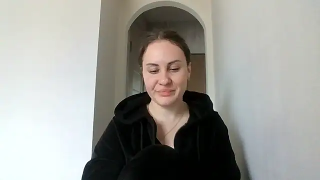 Snapshot of MeadowEyes chatting on April 2026 12:00:01 PM MeadowEyes online show from April 2026 12:00:01 PM