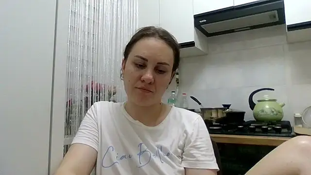 Snapshot of MeadowEyes chatting on June 2026 09:21:01 PM MeadowEyes online show from June 2026 09:21:01 PM