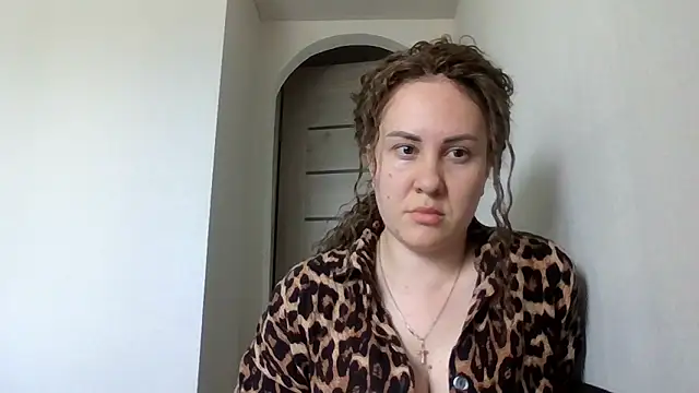 Snapshot of MeadowEyes chatting on May 2026 07:50:02 AM MeadowEyes online show from May 2026 07:50:02 AM