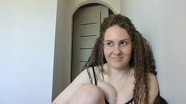Snapshot of MeadowEyes chatting on May 2026 07:54:02 AM MeadowEyes online show from May 2026 07:54:02 AM