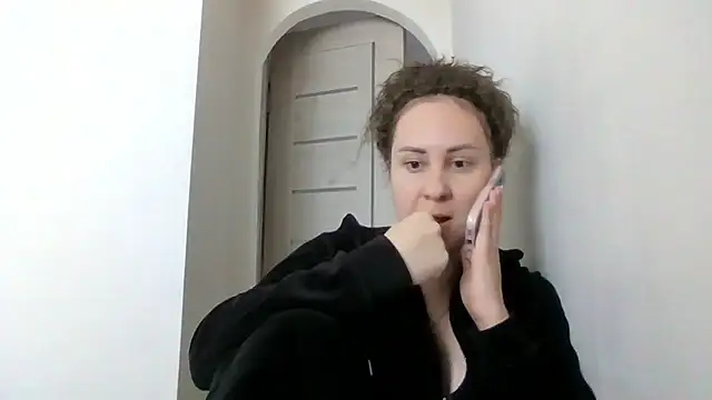 Snapshot of MeadowEyes chatting on May 2026 07:47:02 AM MeadowEyes online show from May 2026 07:47:02 AM