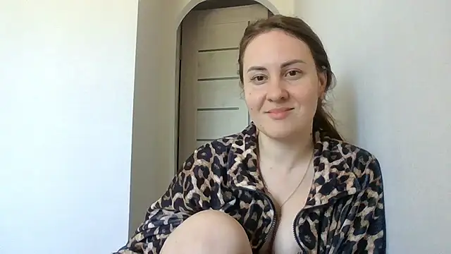 Snapshot of MeadowEyes chatting on May 2026 08:29:02 AM MeadowEyes online show from May 2026 08:29:02 AM