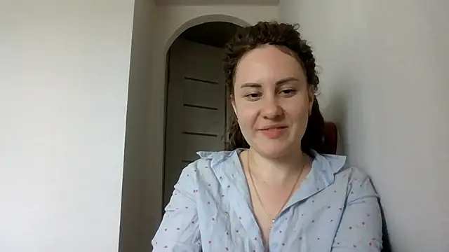 Snapshot of MeadowEyes chatting on May 2026 01:05:02 PM MeadowEyes online show from May 2026 01:05:02 PM