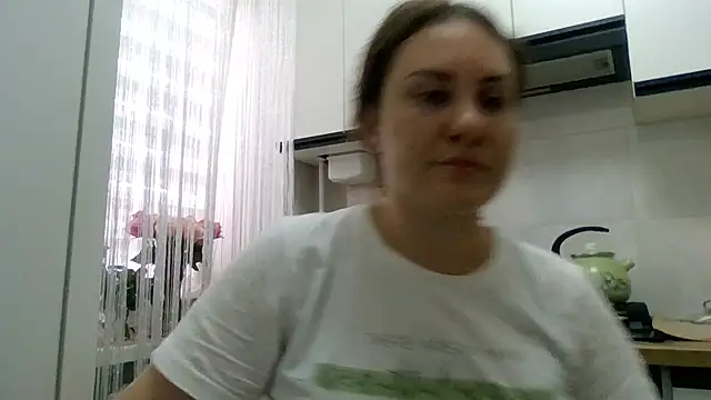 Snapshot of MeadowEyes chatting on June 2026 04:39:01 PM MeadowEyes online show from June 2026 04:39:01 PM