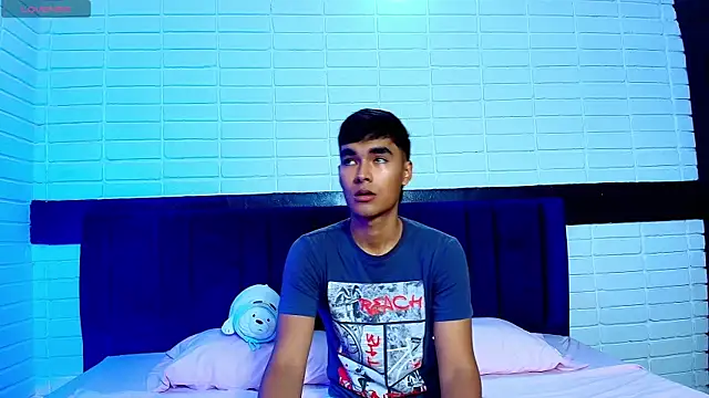AngelduzZzt online show from October 2025 12:17:02 PM