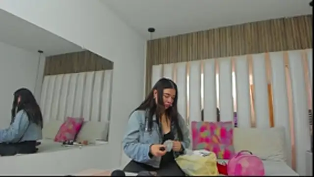 AmbarGills online show from November 2025 01:04:02 PM