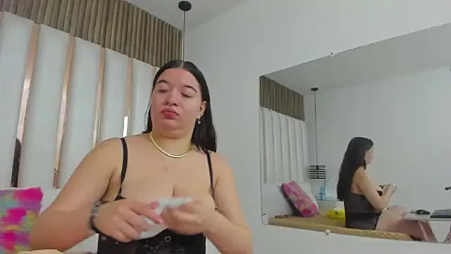 AmbarGills online show from November 2025 01:54:02 PM