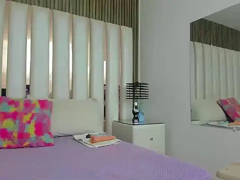 AmbarGills online show from October 2025 12:50:01 PM