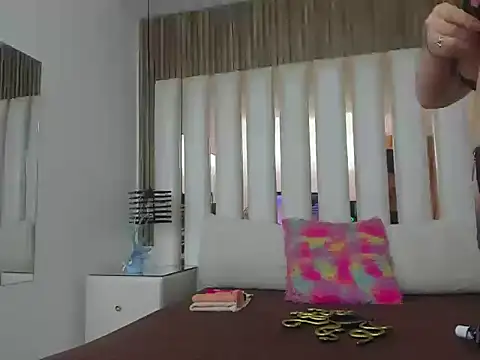 AmbarGills online show from October 2025 01:52:01 PM