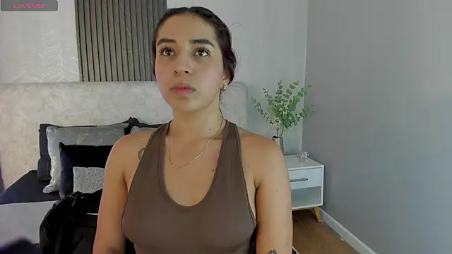 Snapshot of Vittoria_Conti_ chatting on June 2026 05:32:01 PM Vittoria Conti online show from June 2026 05:32:01 PM
