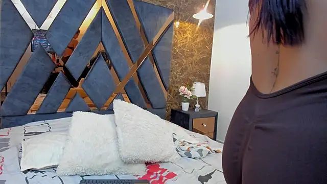 Vittoria Conti  online show from November 2025 05:24:01 PM