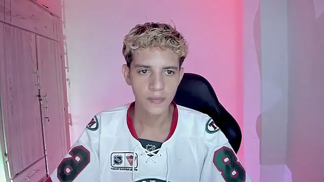 tylernova online show from February 2026 03:35:02 AM