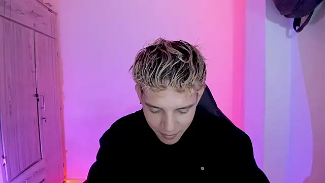 tylernova online show from February 2026 01:04:02 AM