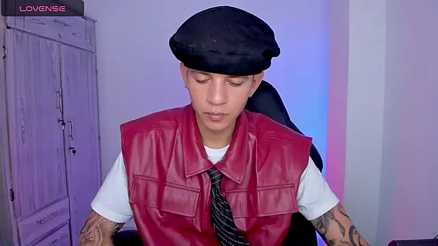 Snapshot of tylernova chatting on May 2026 04:07:02 AM tylernova online show from May 2026 04:07:02 AM