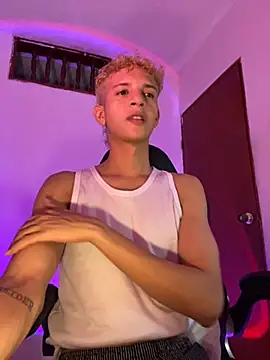 tylernova online show from November 2025 04:28:01 AM