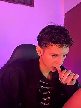 tylernova online show from November 2025 04:04:01 AM