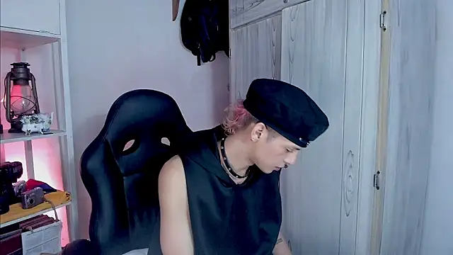 tylernova online show from November 2025 01:49:02 AM