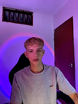 tylernova online show from November 2025 03:54:01 AM