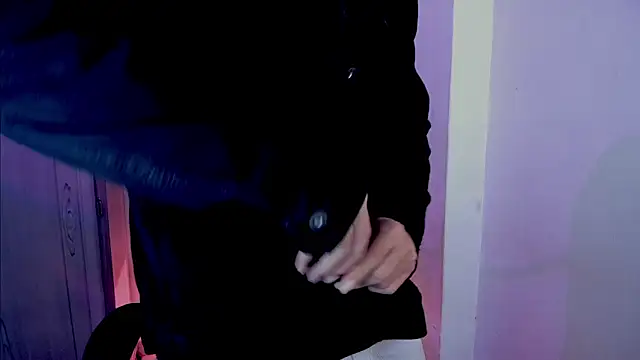 tylernova online show from November 2025 03:28:02 AM