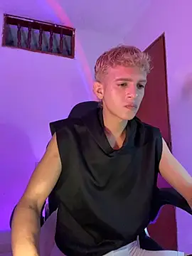 tylernova online show from November 2025 03:43:01 AM