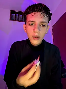 tylernova online show from November 2025 04:05:02 AM