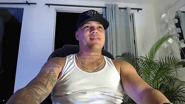 Snapshot of Boyhot_00 chatting on January 2026 05:11:01 AM Boyhot 00 online show from January 2026 05:11:01 AM