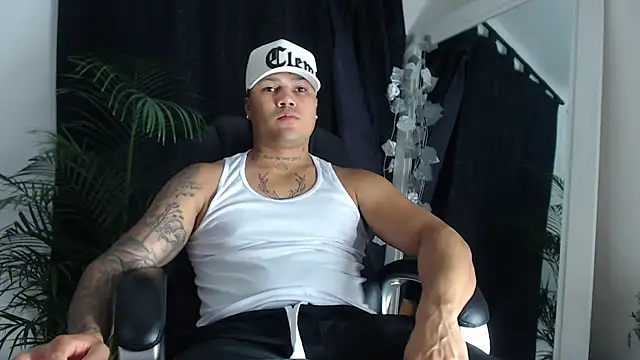 Snapshot of Boyhot_00 chatting on March 2026 03:46:01 AM Boyhot 00 online show from March 2026 03:46:01 AM