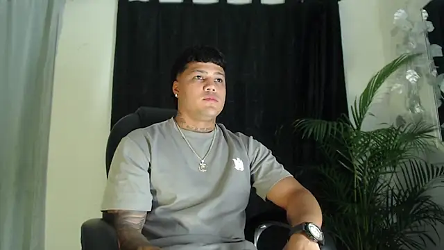 Snapshot of Boyhot_00 chatting on February 2026 03:49:02 AM Boyhot 00 online show from February 2026 03:49:02 AM