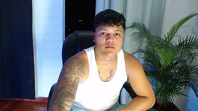 Snapshot of Boyhot_00 chatting on January 2026 04:40:01 AM Boyhot 00 online show from January 2026 04:40:01 AM